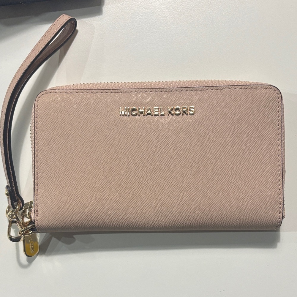 NWOT Michael Kors Blush Pink Wristlet Wallet like new  so beautiful